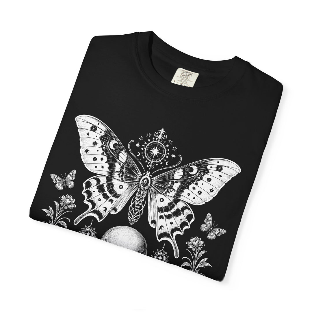 Mystical Skull Flora and Moth Womens WUNDERLAND Backyard Dept Halloween Booteek Short Sleeve Tee